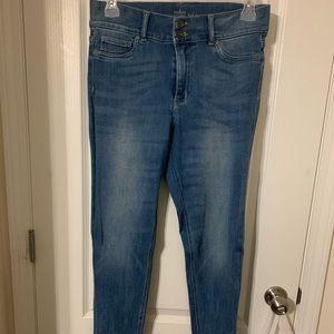 Like New basic skinny jeans
